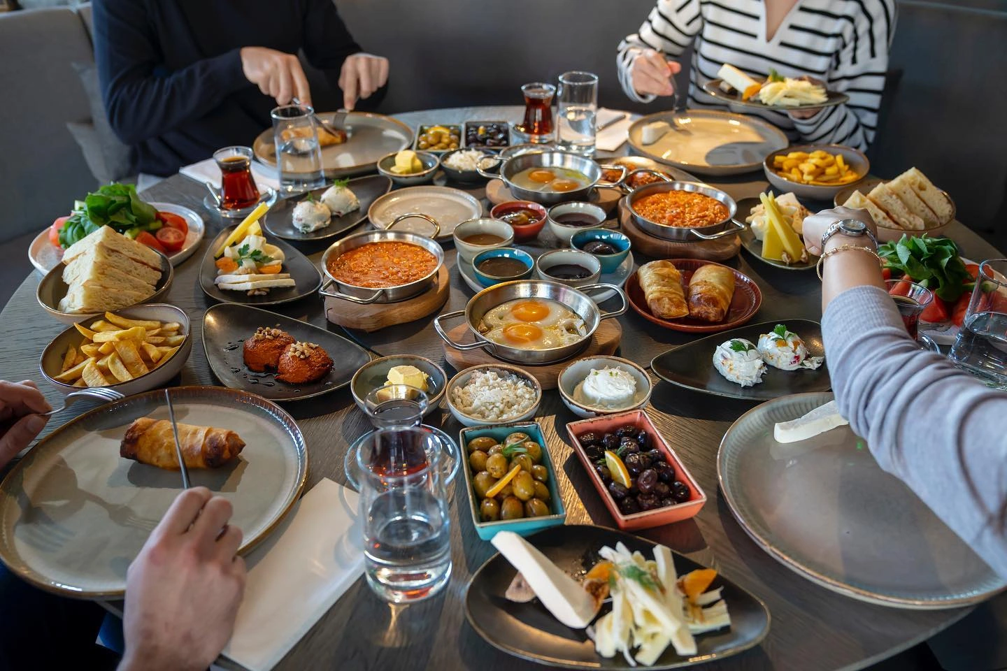 Peynir, zeytin ve turşu